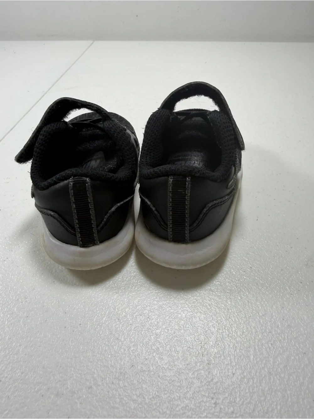 Nike Revolution Toddler Black Knit Hook-and-Loop Sneakers size 3C